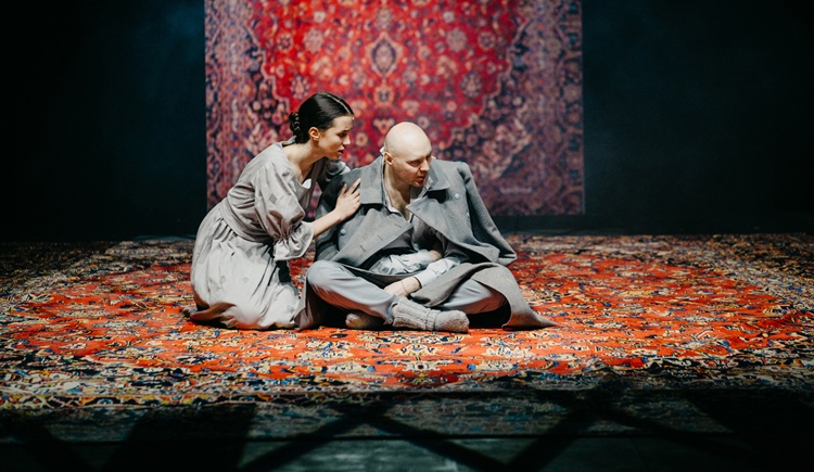 Спектакль «Бег» в «Ленкоме»: Погружение в драму Булгакова