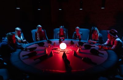 Интеллектуальный азарт и иммерсивный детектив: сеть клубов Mafia VIP с падающими стульями отмечает День рождения в Москве