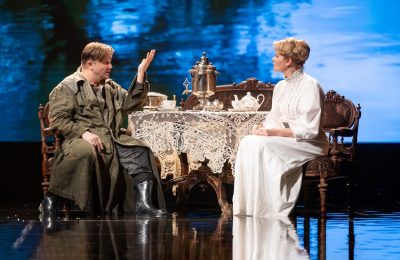 Анна Ардова и Дарья Повереннова — звезды новаторского спектакля «Лес» на сцене театра им. Маяковского